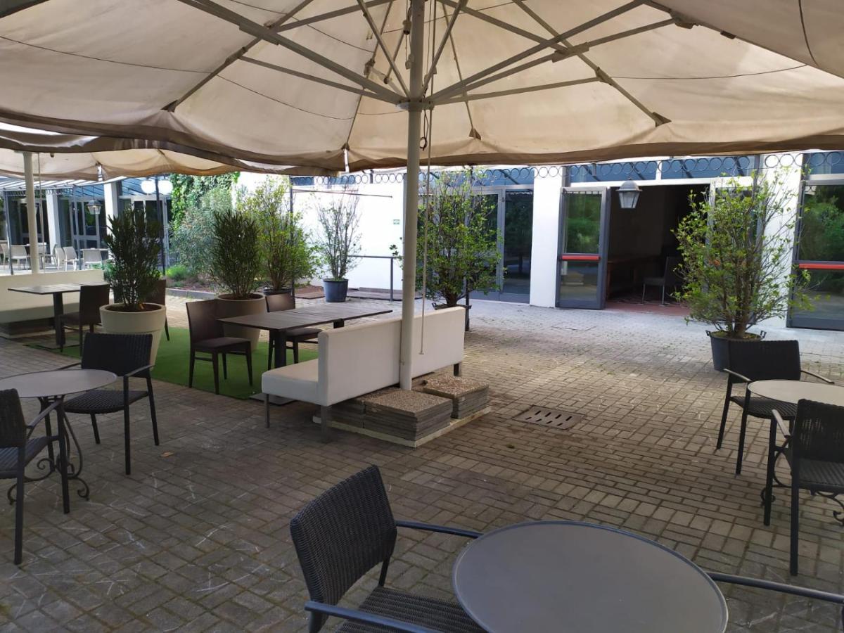 Ferretti Majestichouse Hotel Castenedolo Exterior photo