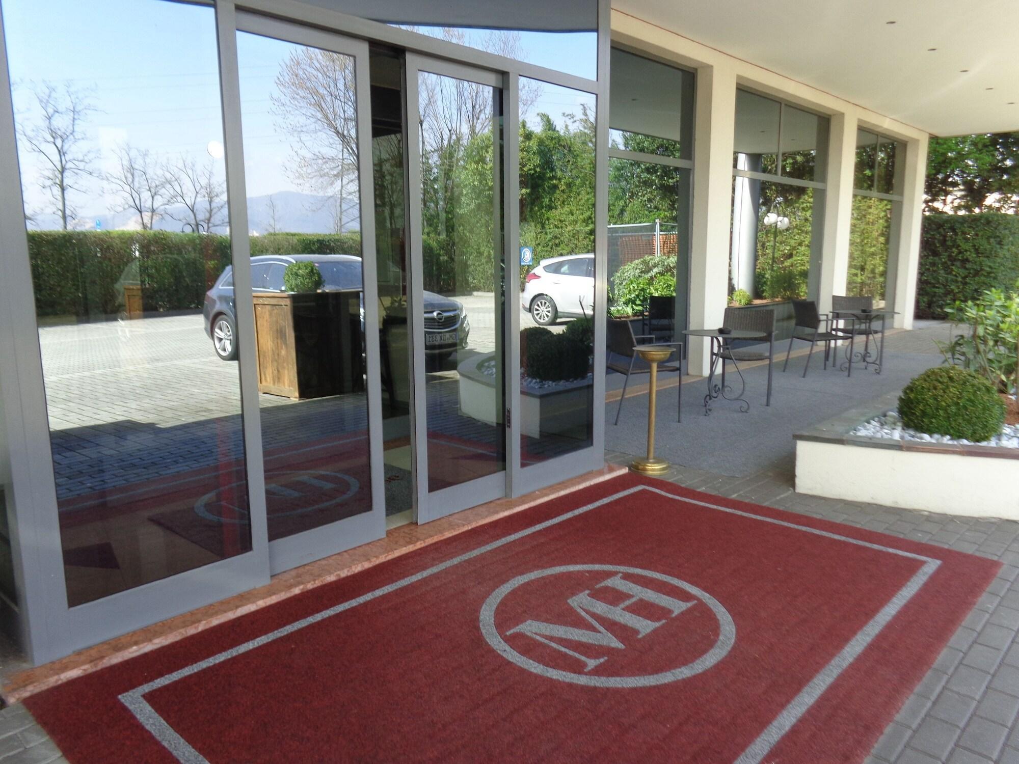 Ferretti Majestichouse Hotel Castenedolo Exterior photo